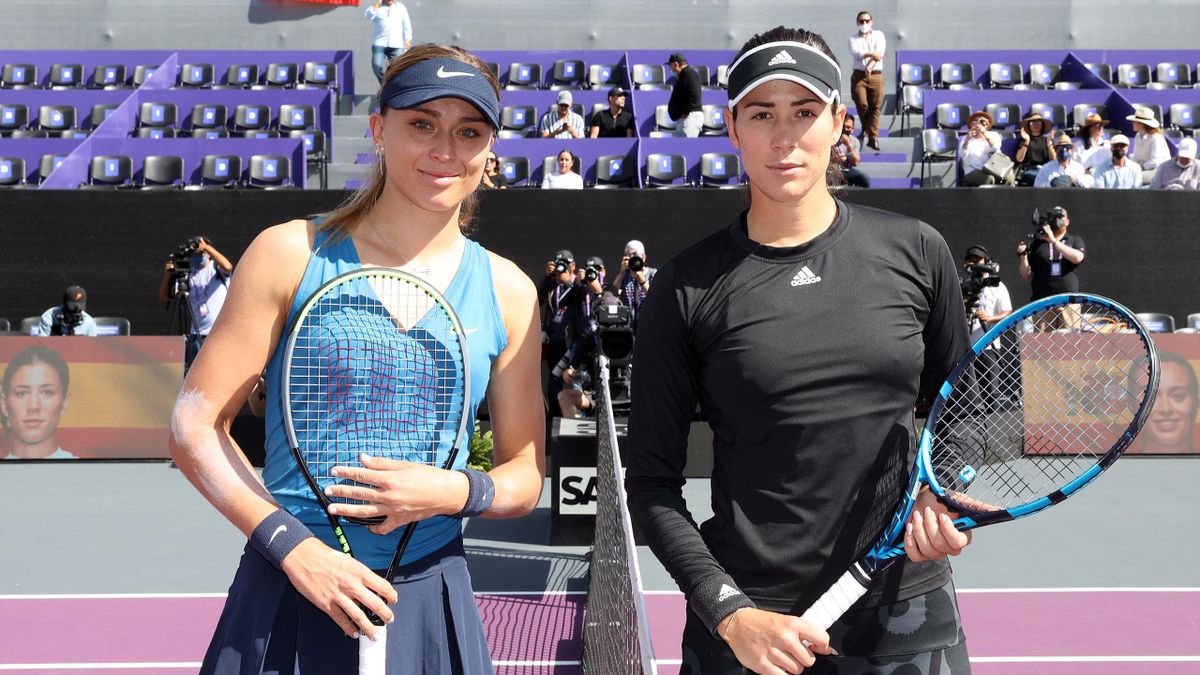 Paula Badosa y Garbiñe Muguruza instantes antes de la semifinal de las WTA Finals