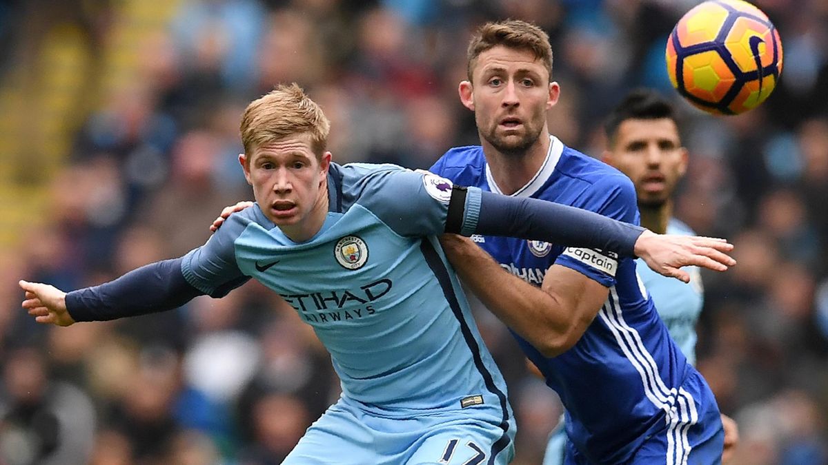 Chelsea's English defender Gary Cahill (R) vies with Manchester City's Belgian midfielder Kevin De Bruyne during the English Premier League football match between Manchester City and Chelsea at the Etihad Stadium in Manchester, north west England, on Dece