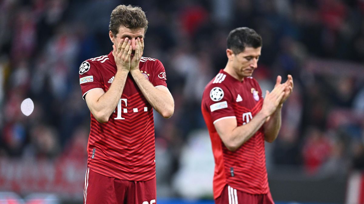 Thomas Müller et Robert Lewandowski abbatus après l'élimination face à Villarreal