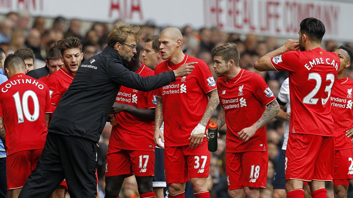 Jürgen Klopp en discussion avec ses joueurs lors de Tottenham-Liverpool