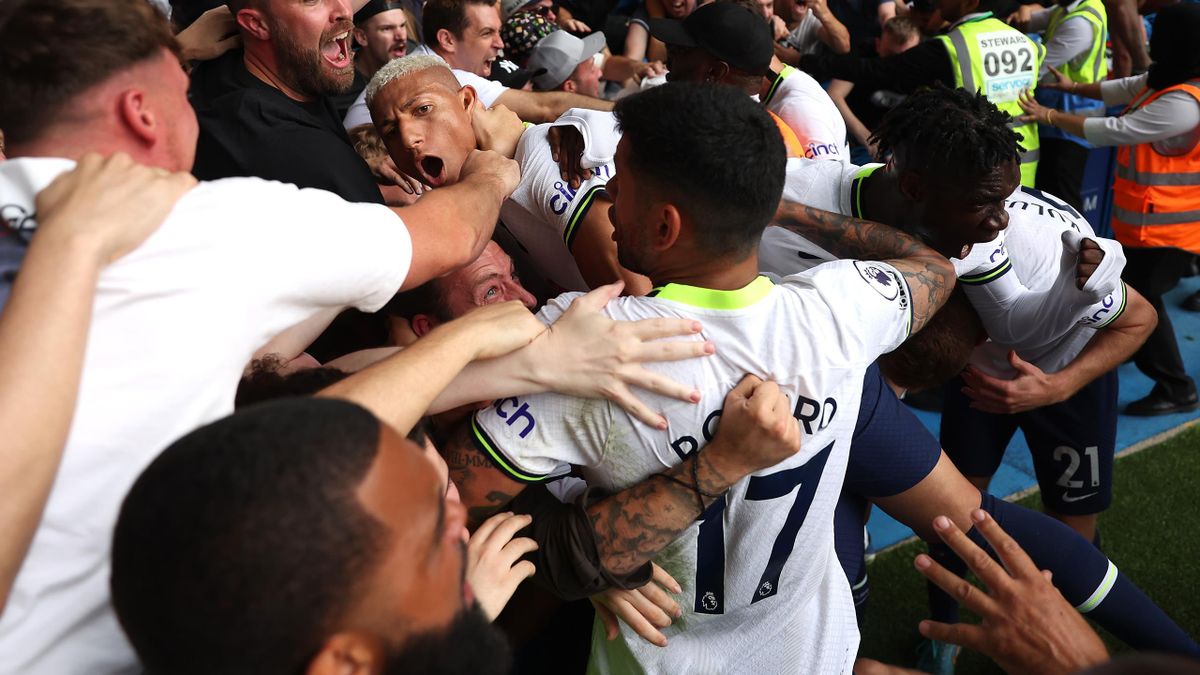 Tottenham celebrate Harry Kane's equaliser