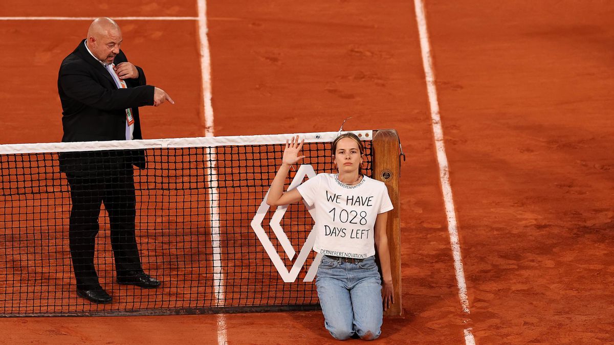 Klimaaktivistin protestiert bei Halbfinale zwischen Ruud und Cilic