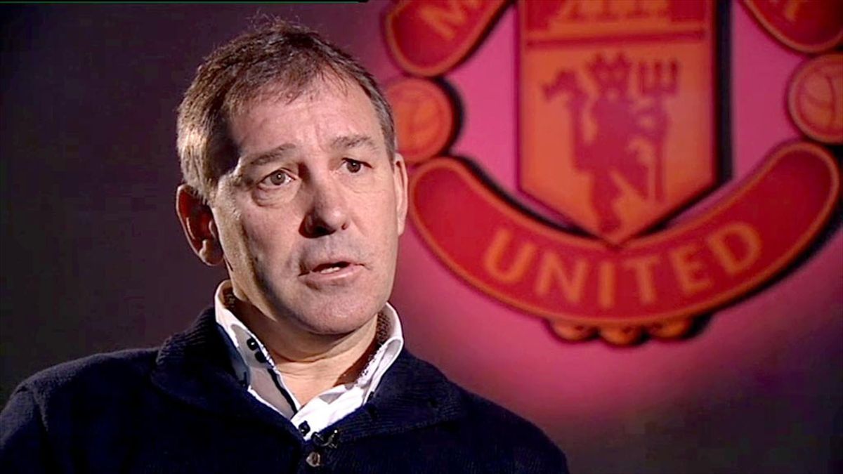 Bryan Robson wants van Gaal's United to entertain fans again