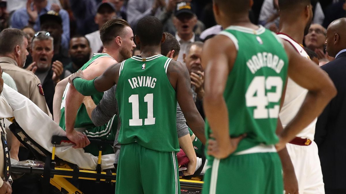 Gordon Hayward fractures ankle in first appearance for Celtics - Eurosport