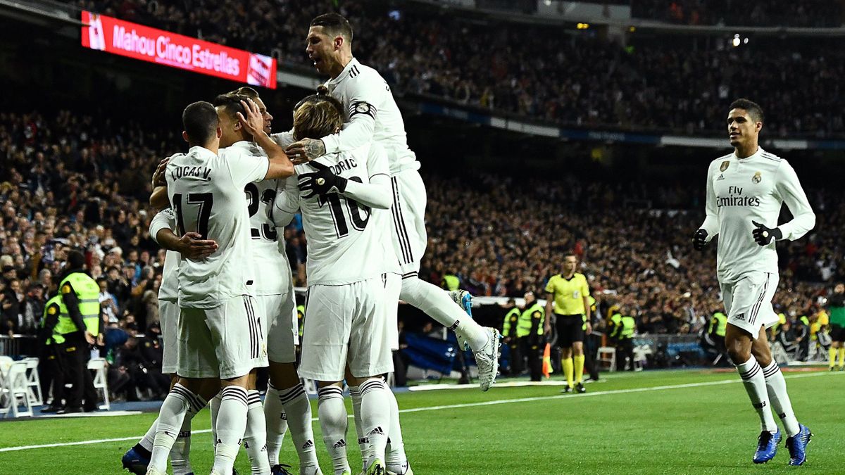 Football News Real Madrid Climb Table With 2 0 Win Over Valencia Eurosport