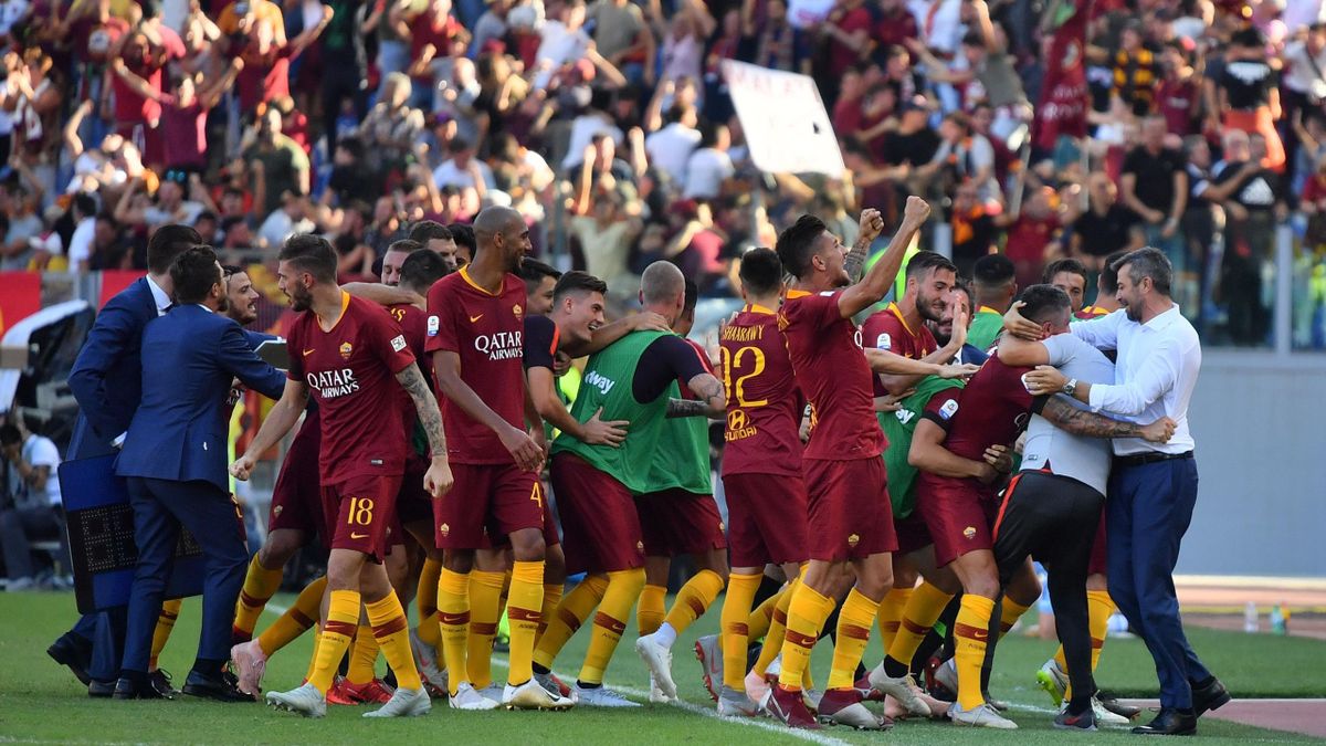 Les joueurs de la Roma célèbrent un but face à la Lazio / Serie A