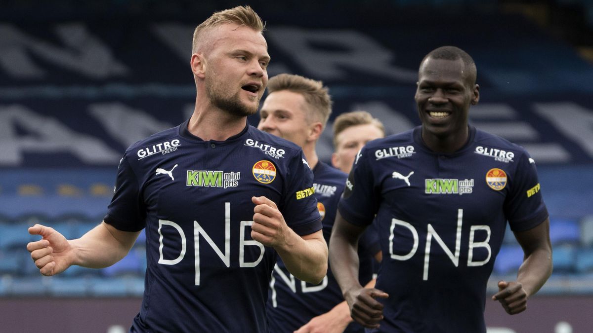 Herman Stengel jubler for 2-0-scoringen mot Lillestrøm 16. mai, sammen med Moses Mawa og Johan Hove.