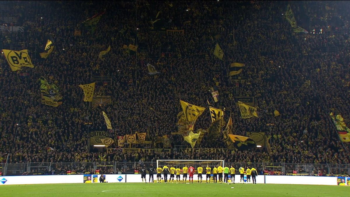 Dortmund's fans sing Jingle Bells