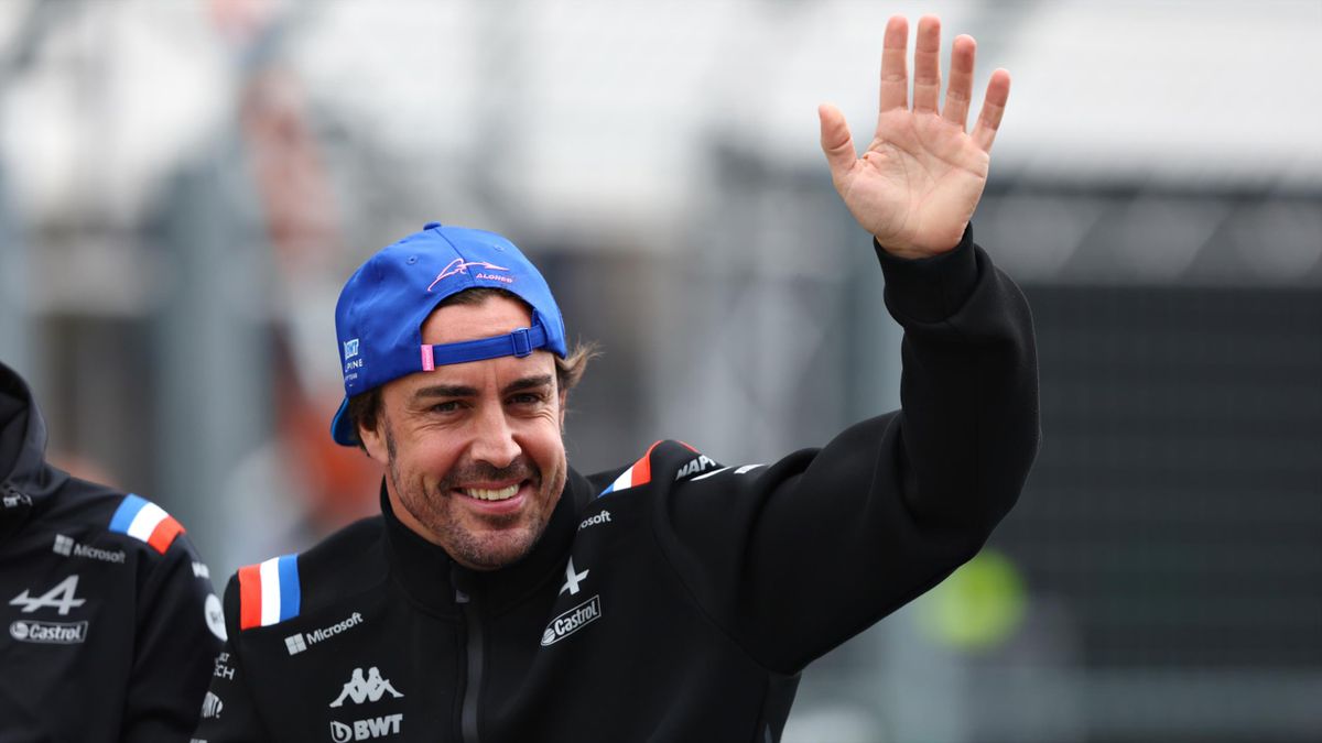 Fernando Alonso of Spain and Alpine F1 waves to the crowd on the drivers parade ahead of the F1 Grand Prix of Hungary at Hungaroring on July 31, 2022 in Budapest, Hungary
