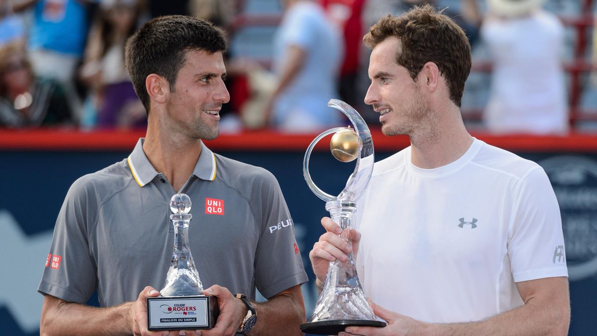 Novak Djokovic et Andy Murray avec leurs trophées de la Rogers Cup au Masters 1000 de Montréal, le 16 août 2015