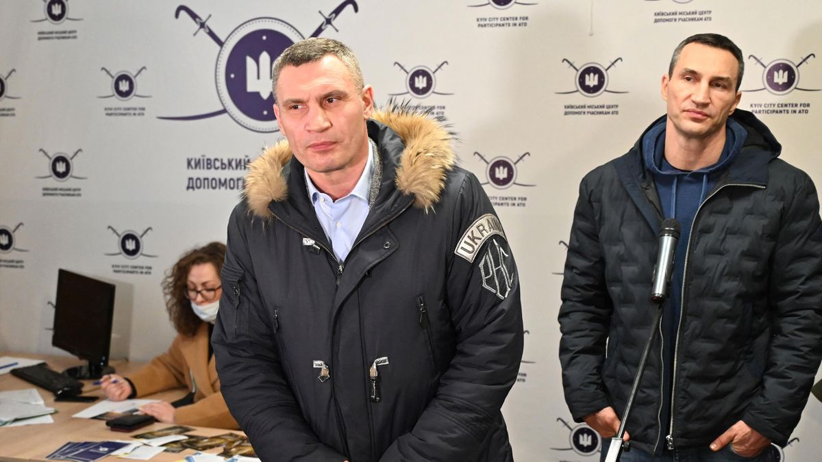 Vitali et Wladimir Klitschko à Kiev en février 2022