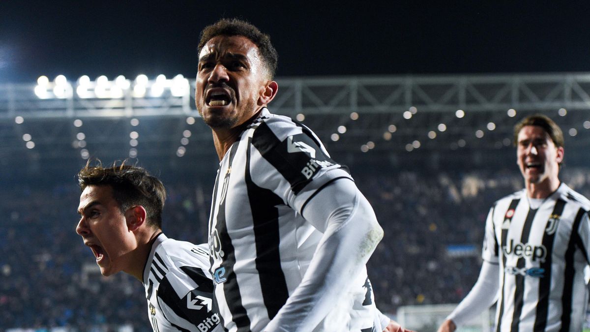 Danilo celebrates after scoring in injury-time for Juventus against Atalanta