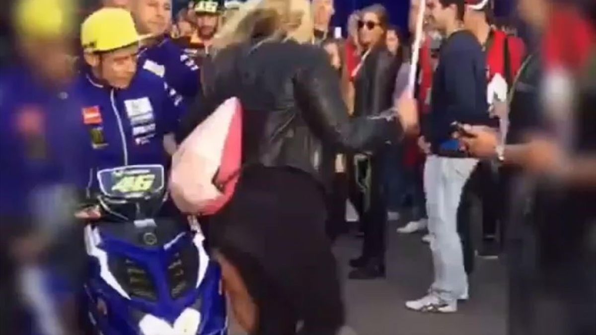 Tifosa colpita da Valentino Rossi a Valencia,denuncia ...