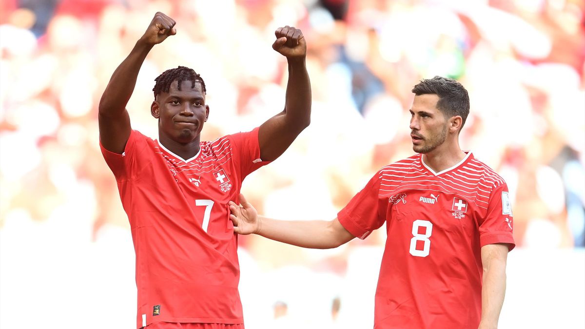 Breel Embolo célèbre son but pour la contre le Cameroun lors de la Coupe du monde 2022