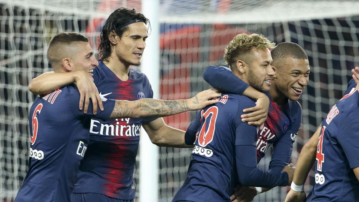 Verratti, Cavani, Neymar et Mbappé célèbrent un but