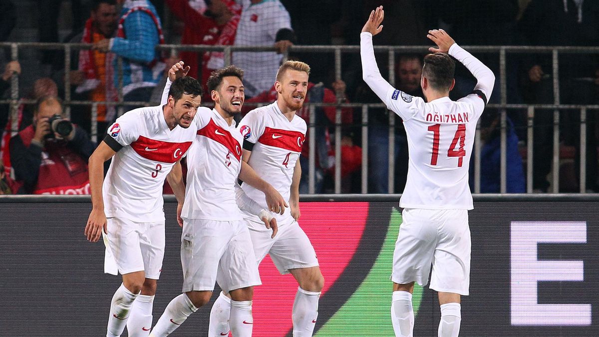 Hakan Calhanoglu Turkiye Siz Euro 2016 Olmaz Eurosport