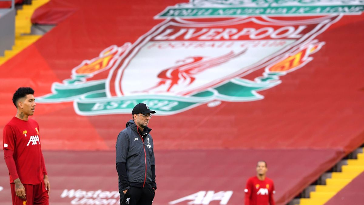 Fc Liverpool Die Reds Laufen Kunftig Mit Blauem Trikot Auf Eurosport