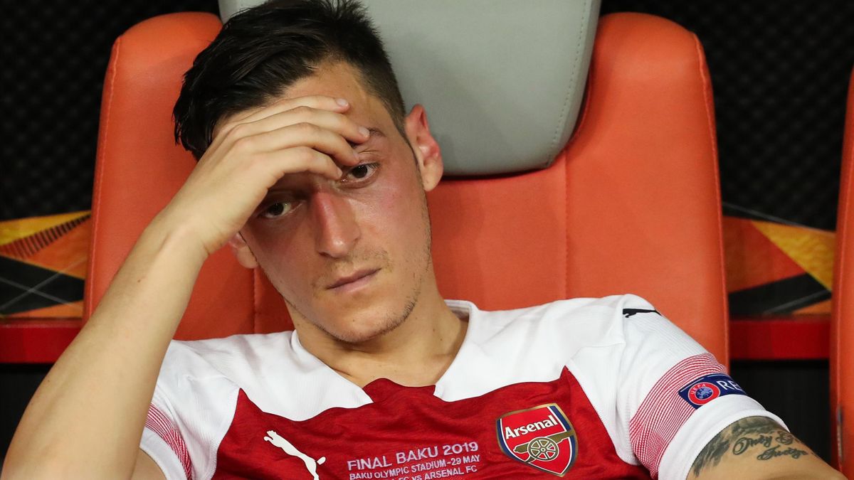 Mesut Ozil, supărat că nu a fost inclus de Arsenal în lotul pentru Premier League