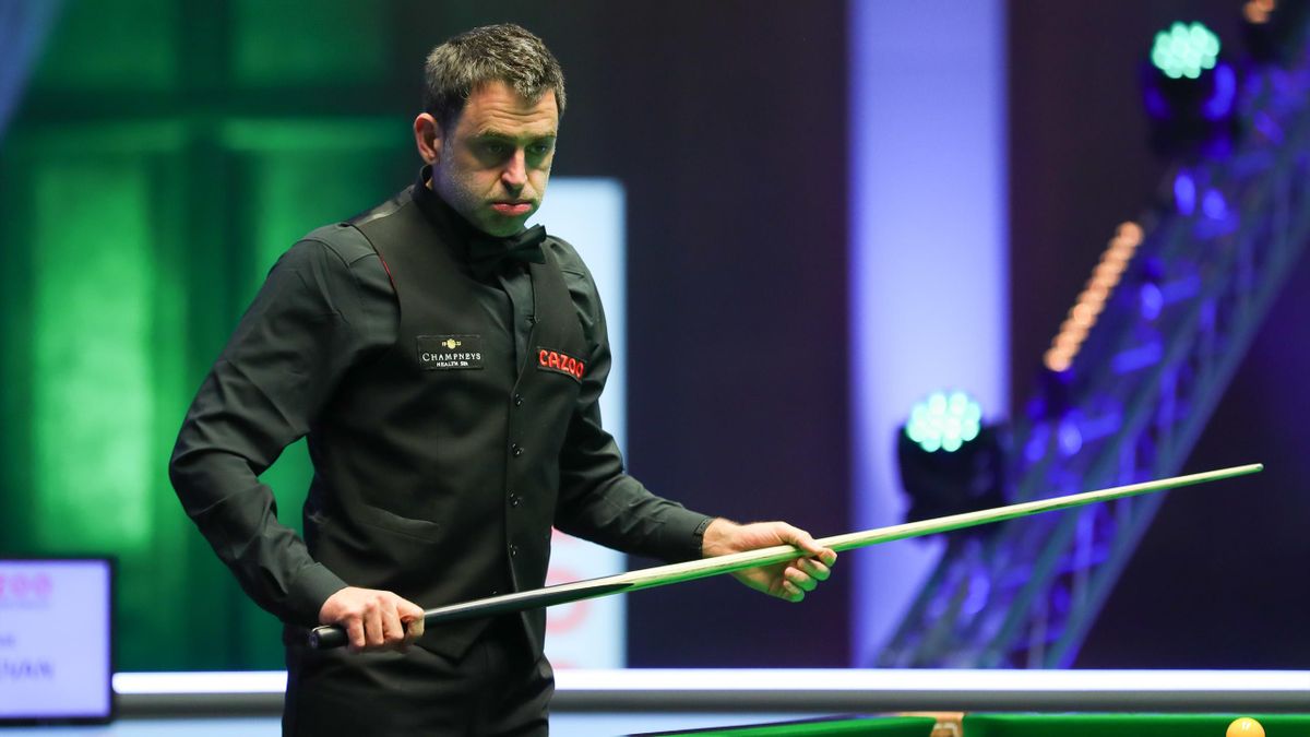 Ronnie O'Sullivan in action against Barry Hawkins in the Tour Championship