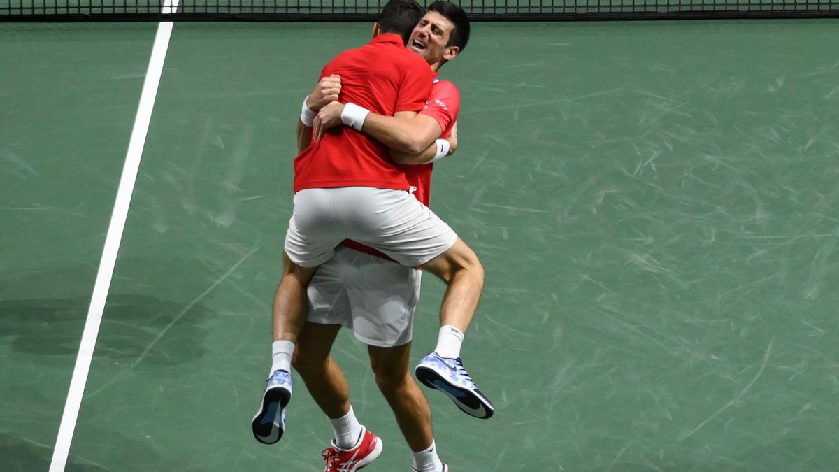 Djokovic celebra el pase de Serbia a semifinales