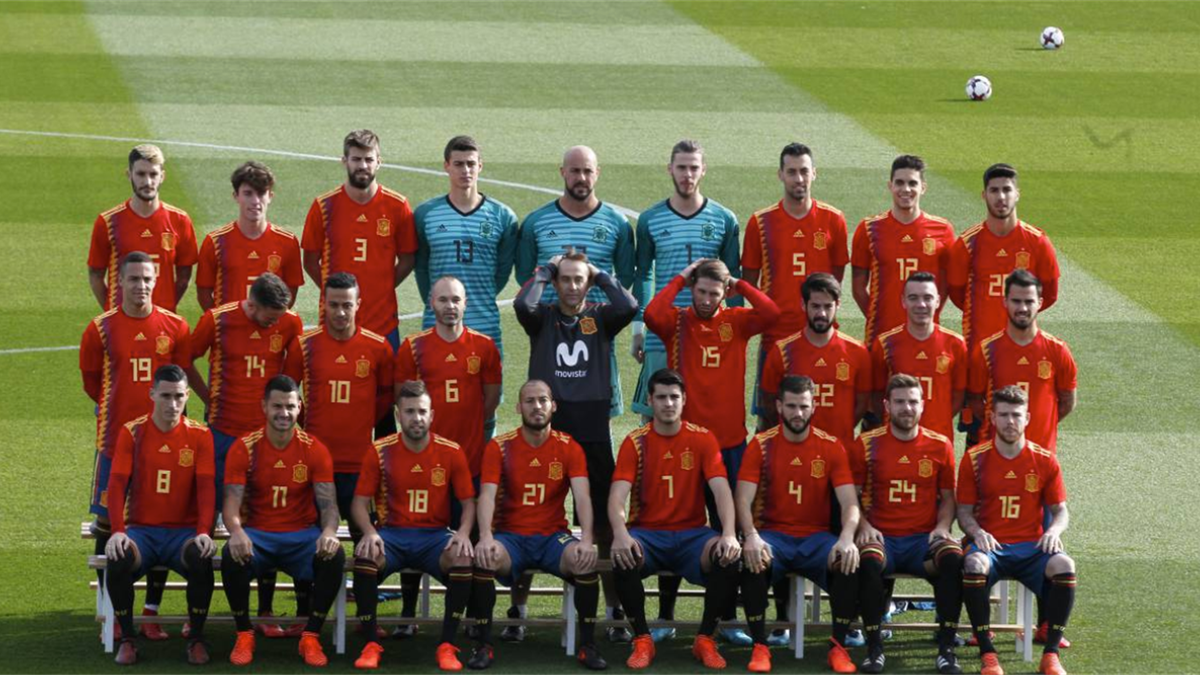 Roja' se hace la foto oficial con la 'polémica' camiseta del Mundial - Eurosport