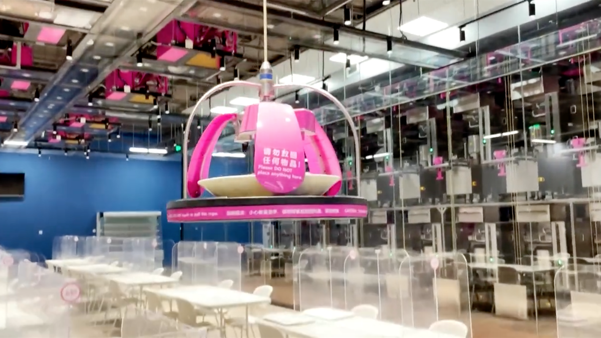 Il self service robotico della mensa dell'MMC a Pechino 2022