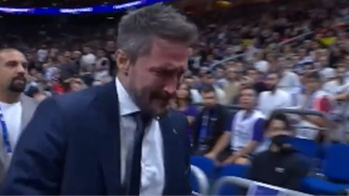 L'emozione di Gianmarco Pozzecco dopo l'espulsione in Serbia-Italia, Europei Basket, Twitter