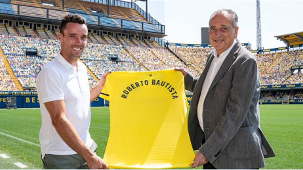 Roberto Bautista Lucira El Escudo Del Villarreal En Todos Sus Partidos Eurosport