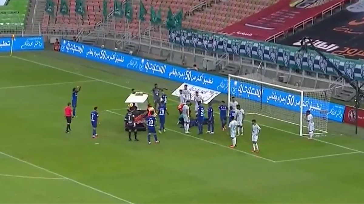 Bafetimbi Gomis s-a prăbușit pe teren în meciul Al Ahli vs Al Hilal
