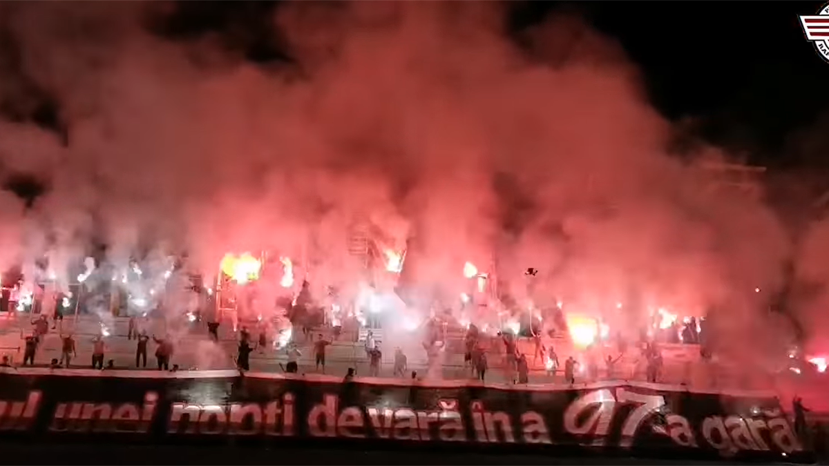 Rapidiștii, show pirotehnic pe noul stadion din Giulești, la aniversarea de 97 de ani a clubului / Sursa foto: Peluza Nord - Rapid București