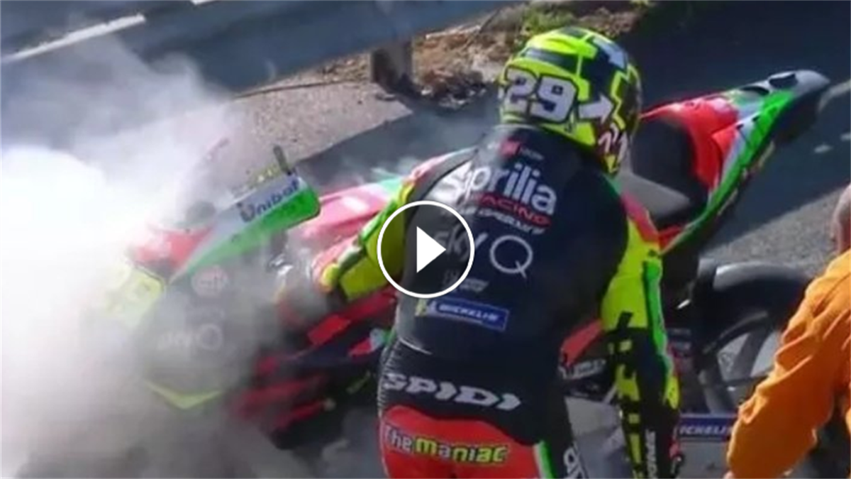 Che spavento per Andrea Iannone a Valencia! La sua Aprilia prende fuoco  durante i test - Eurosport
