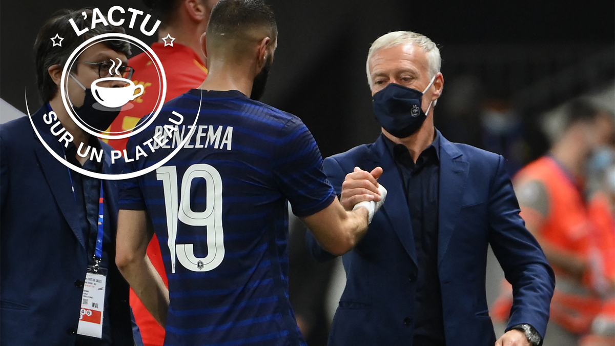 Karim Benzema félicité par Didier Deschamps après le match des Bleus face au Pays de Galles