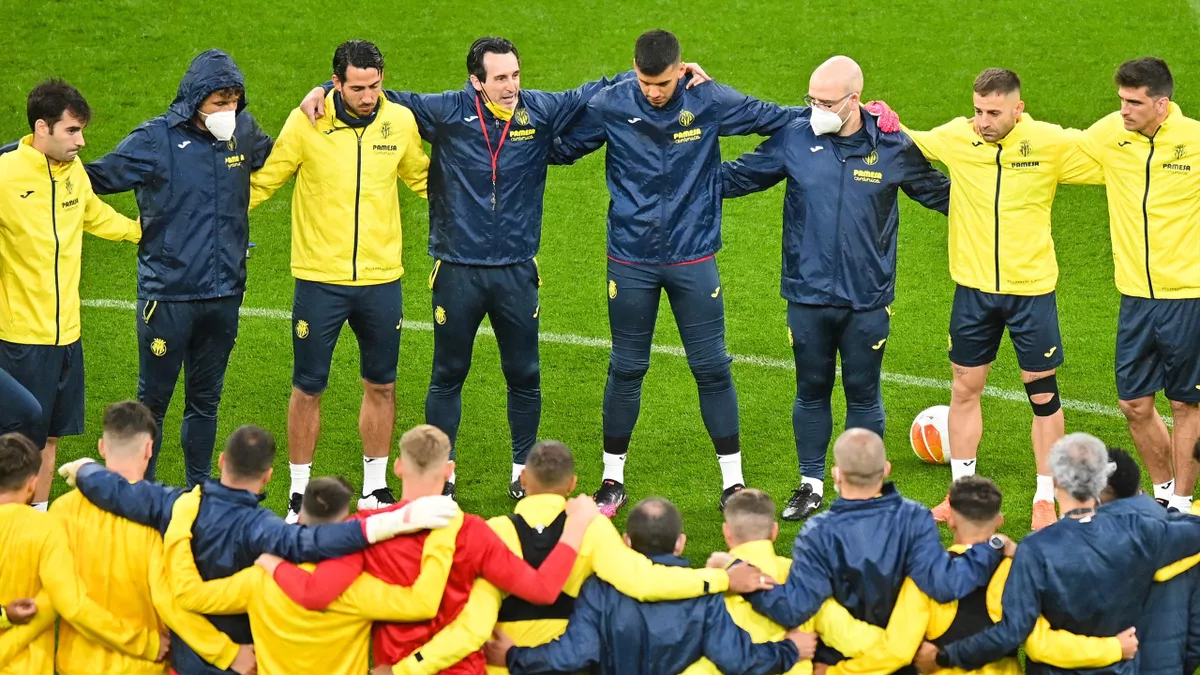 Emery y los jugadores del Villarreal hacen piña