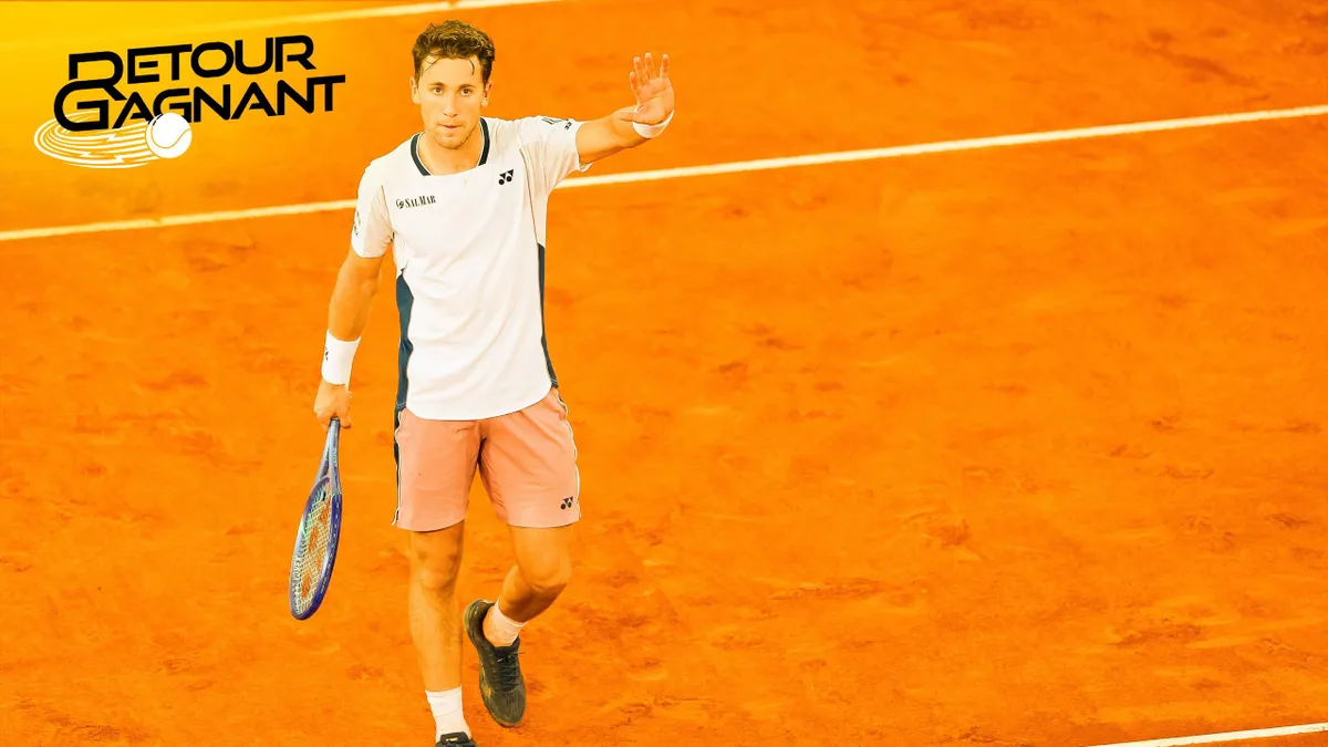 Jannik Sinner in action