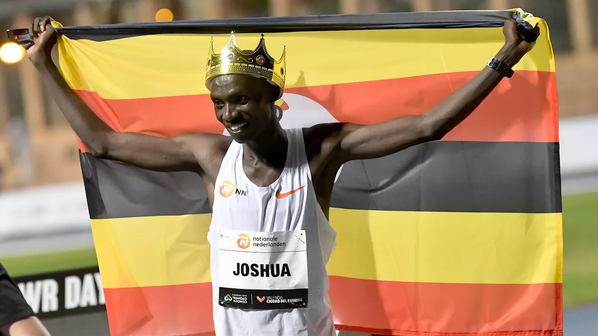 Joshua Cheptegei Lauft Weltrekord Uber 10 00 Meter Eurosport