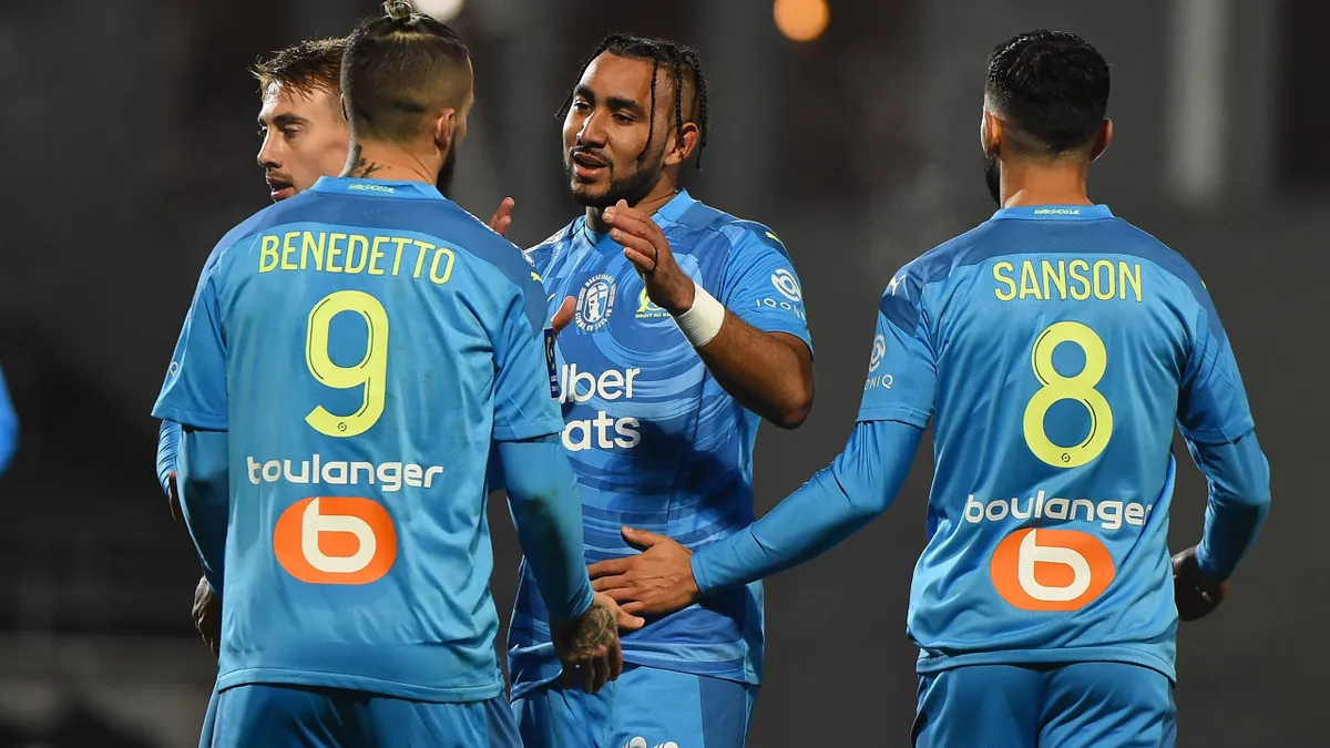 Football News Dimitri Payet Struck As Nice Vs Marseille Descends Into Chaos And Pitch Invasion Eurosport