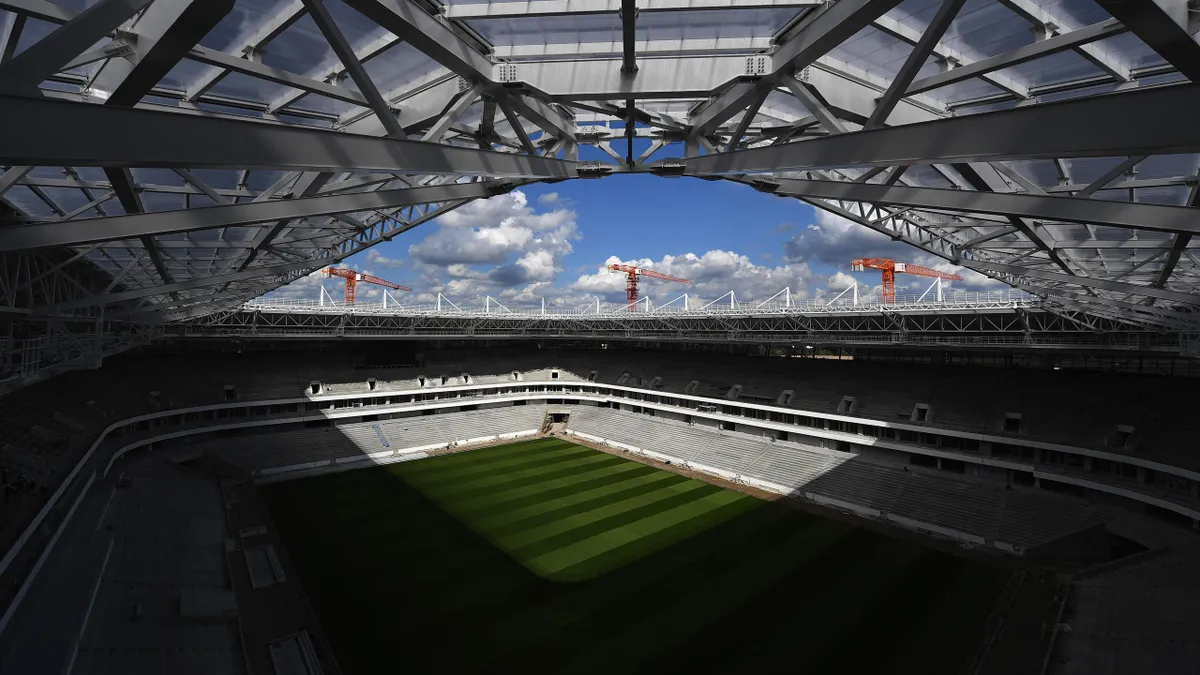 kak izmenilis stadiony v 11 gorodah