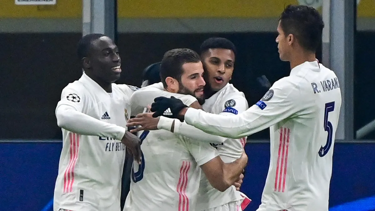 Rash Arturo Vidal Sees Red As Real Madrid Ease Past Inter Milan To Heap Pressure On Antonio Conte Eurosport