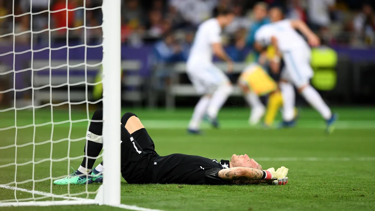 Watch Loris Karius Gets Brilliant Reception From Liverpool Fans On Anfield Return Eurosport