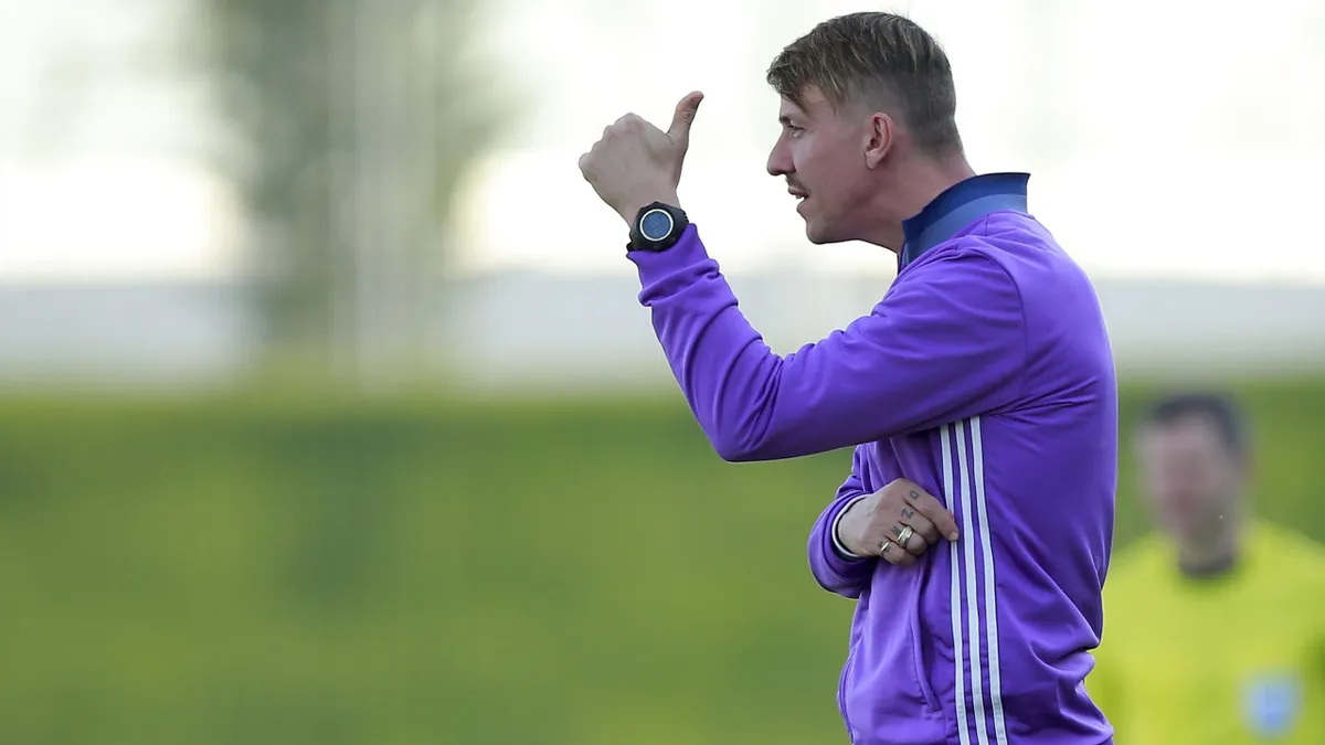 v sleduyushij raz udalyu ego na tribunu