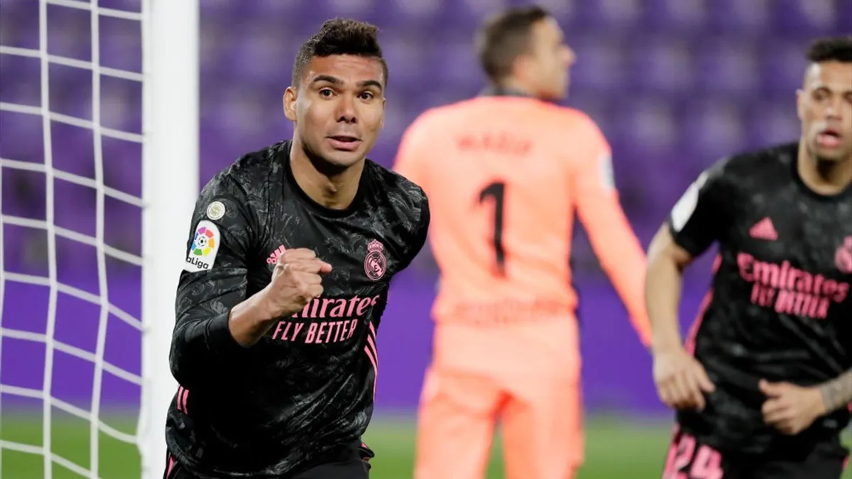 El Madrid se acerca tras su victoria en Pucela y la derrota del Atlético en casa ante el Levante. El Barça decepciona y no puede con el Cádiz y ve como le supera el Sevilla.