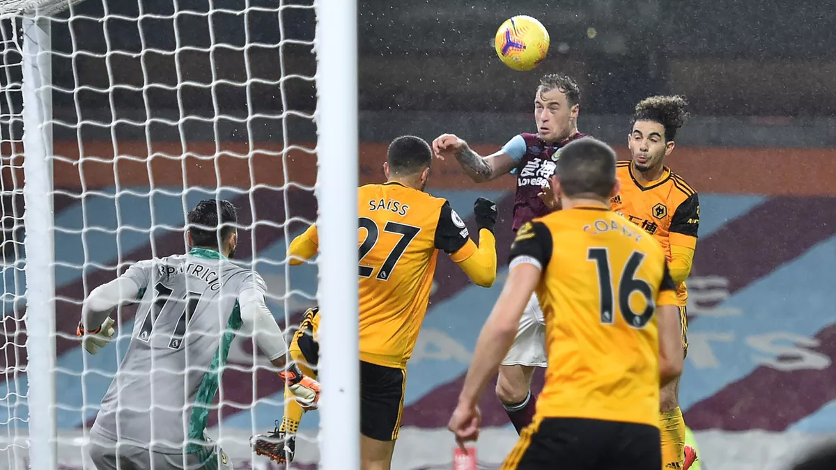 Premier League Match Report Burnley Move Out Of Relegation Zone With Gutsy Win Over Wolves Eurosport [ 675 x 1200 Pixel ]