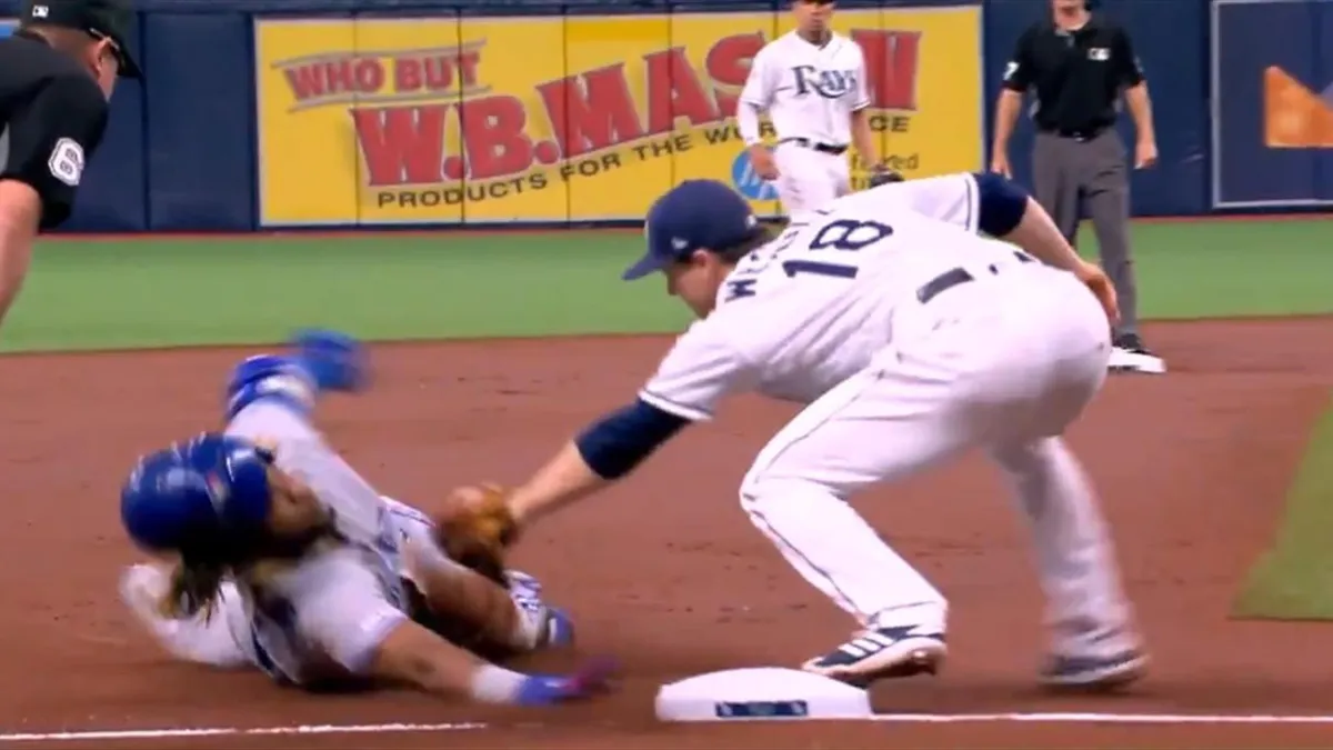 model zasvetivshaya grud na matche mlb