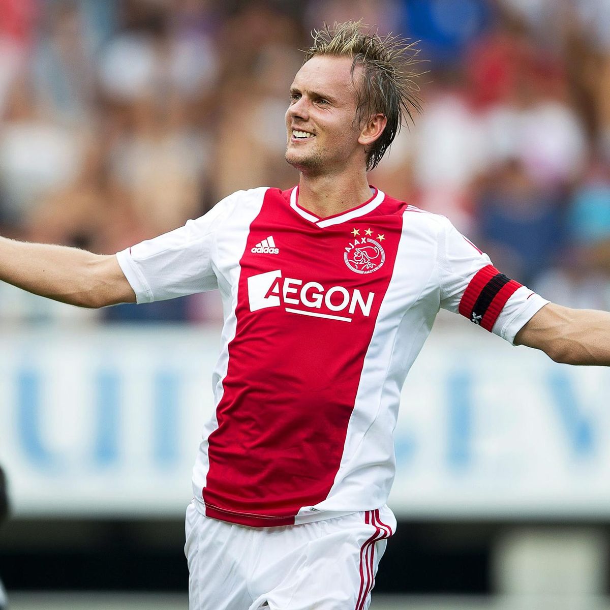 De Jong double sends Ajax top, Feyenoord stay in touch - Eurosport
