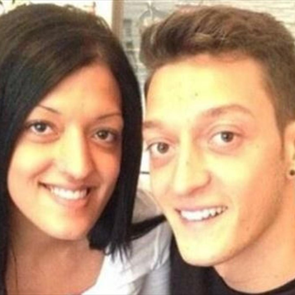 El Increible Parecido De Ozil Y Su Hermana Eurosport