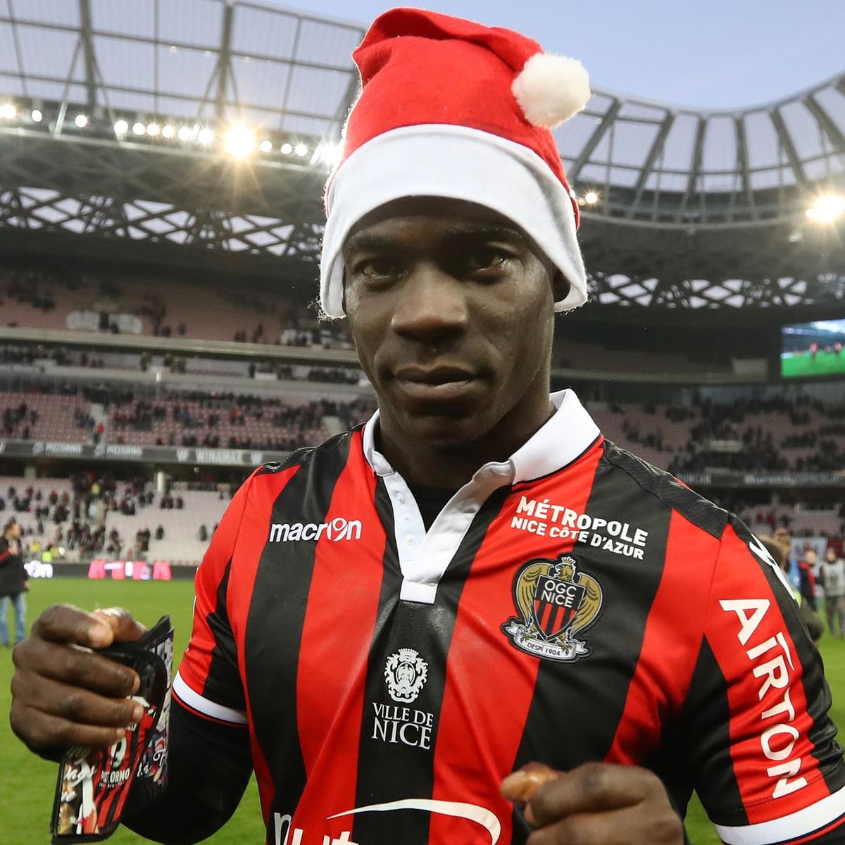 Mario Balotelli double Nice seven clear of PSG