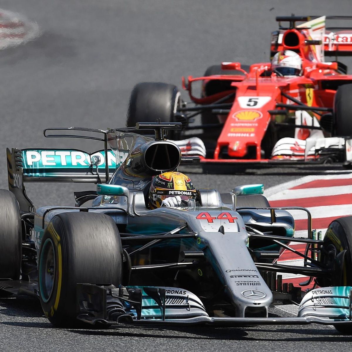Kampf Gegen Die Katerstimmung Sebastian Vettel Muss Lewis Hamilton Auf Distanz Halten Eurosport
