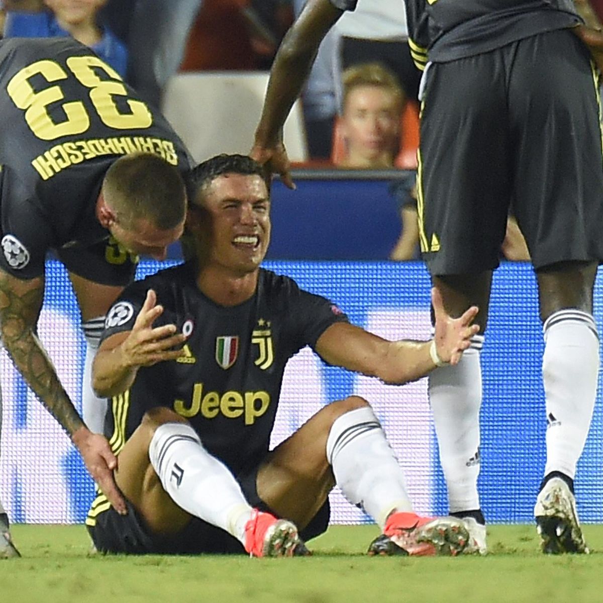 tæt Ikke kompliceret skrige Football news - Miralem Pjanic: Cristiano Ronaldo red card 'absurd' -  Eurosport