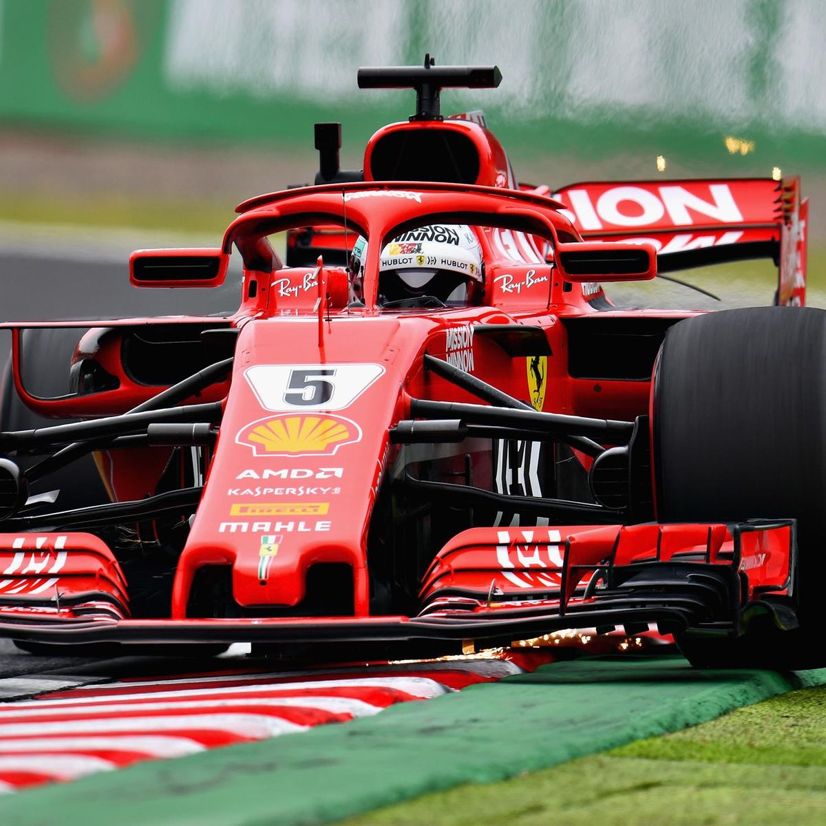 Sebastian Vettel Schneller Als Lewis Hamilton Max Verstappen Glanzt An Der Spitze Eurosport