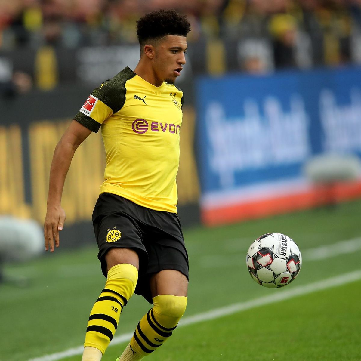 Borussia Dortmund Verdreifacht Offenbar Das Gehalt Von Jadon Sancho Eurosport